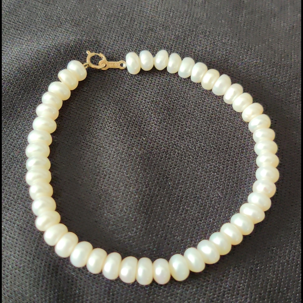Beautiful Real Pearl Bracelet 10k clasp